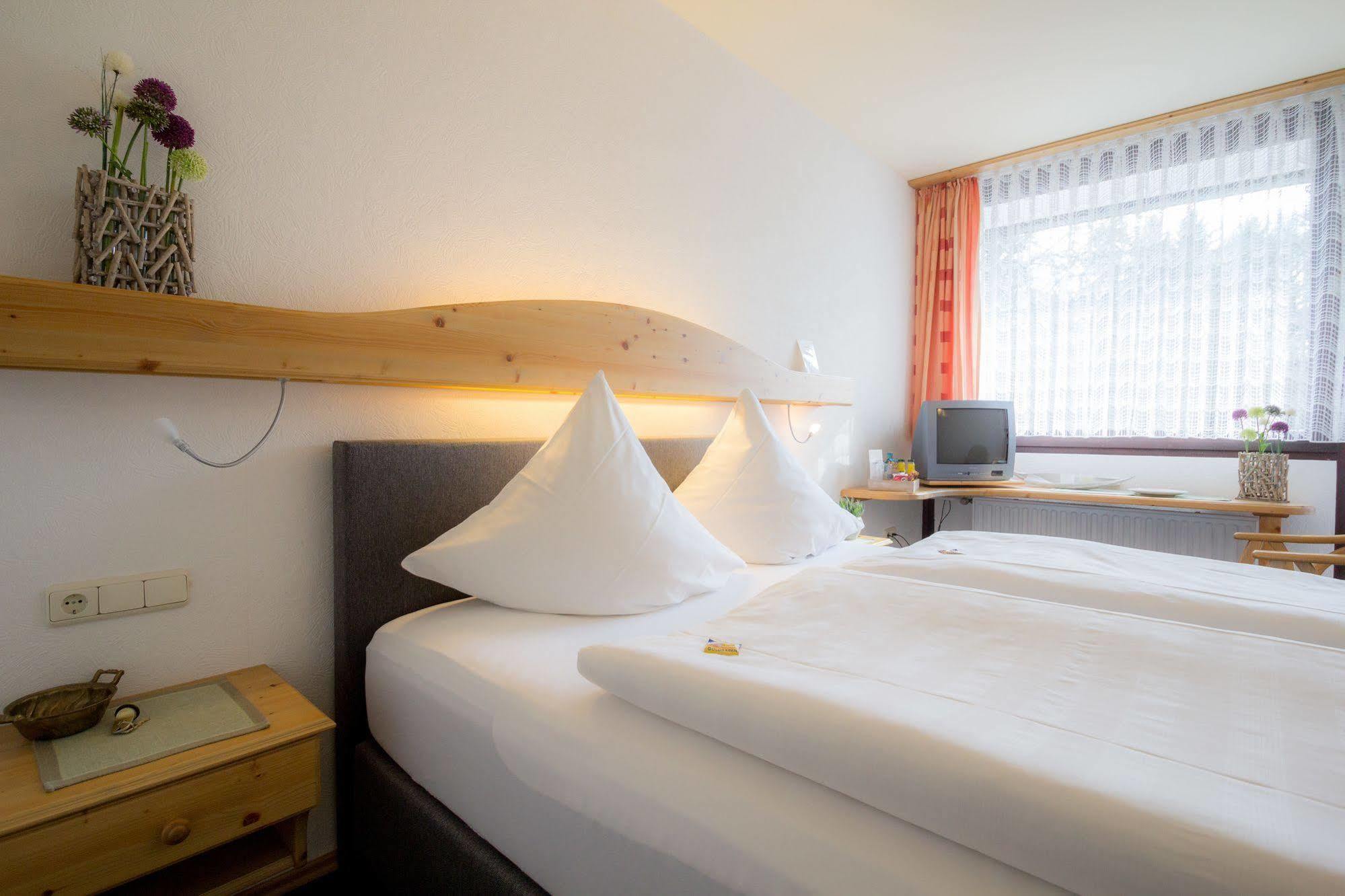 Hotel Am Lingelbach Knüllwald Esterno foto